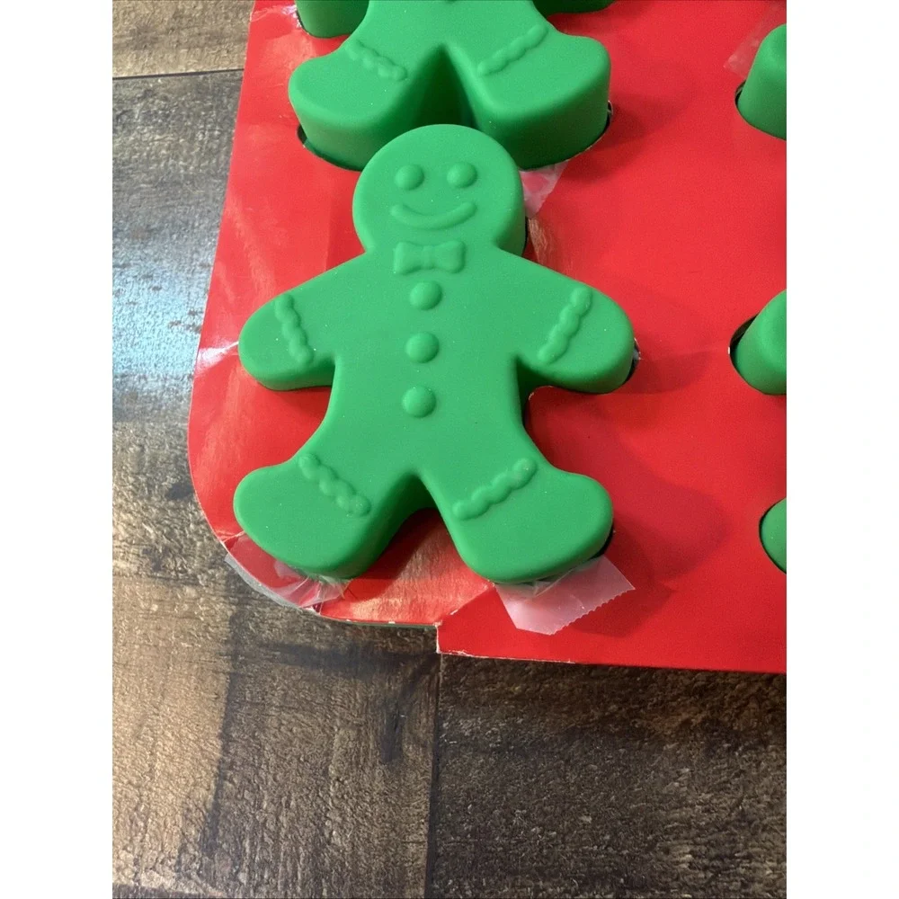 Green Silicone Gingerbread Man Baking Mold Cake Brownies Candy Holiday Bakeware